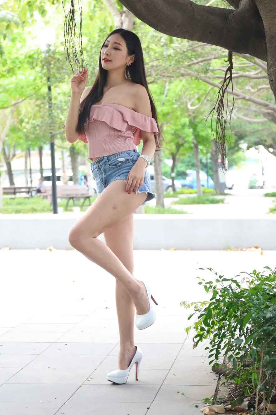 [Mzsock] NO.133 Wu Caijie denim shorts, high heels and beautiful legs street photography#[54P]-52